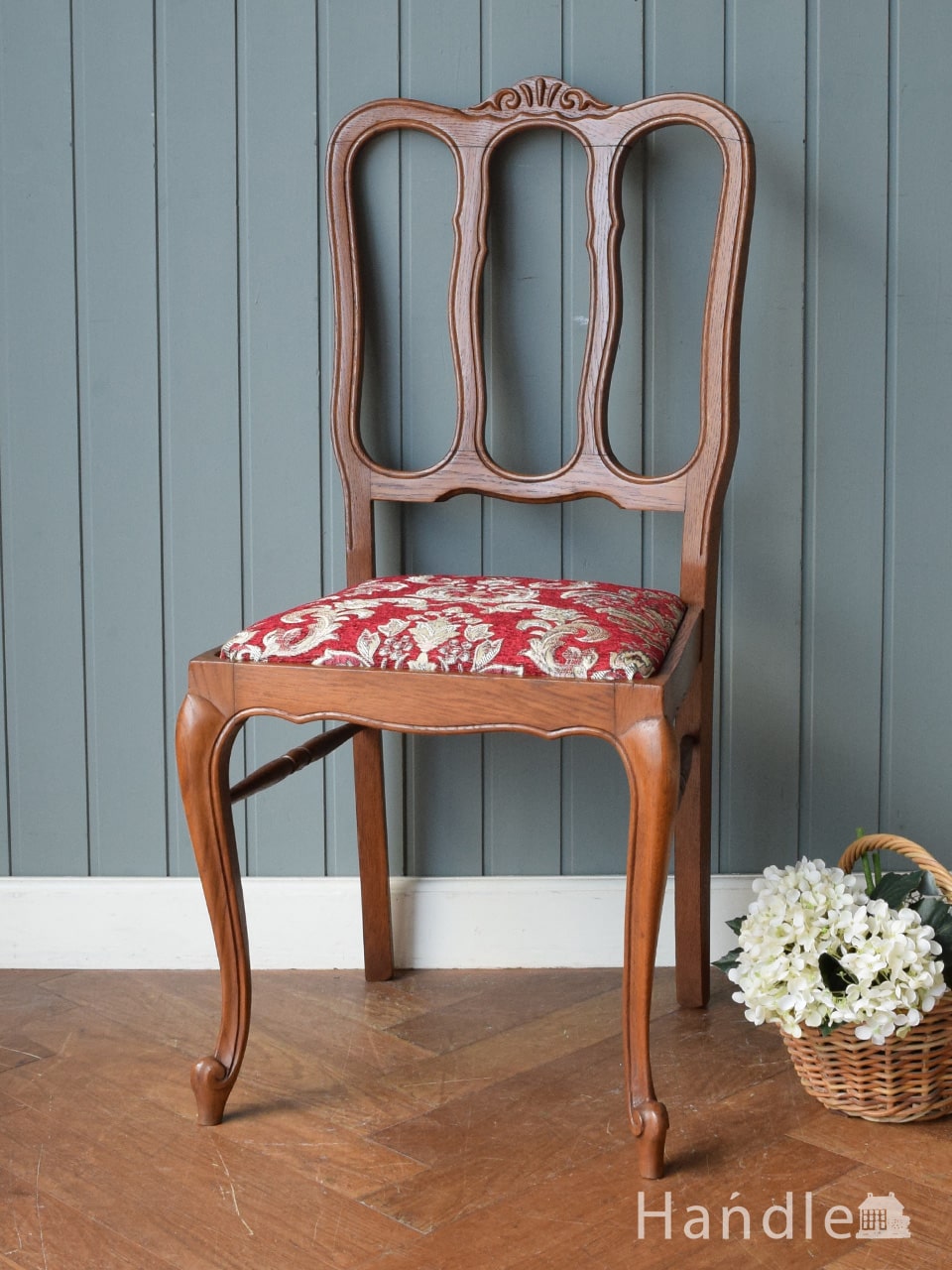 フランスから届いた美しいアンティークの椅子、猫足のダイニングチェア