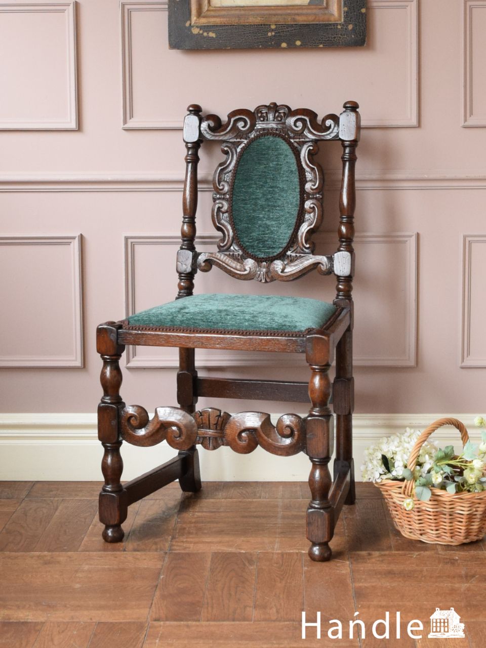 英国アンティークのダイニングチェア、重厚感漂うオーク材の