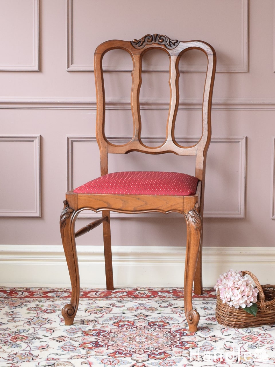 フランスらしい優雅なダイニングチェア、猫足が美しいアンティークの