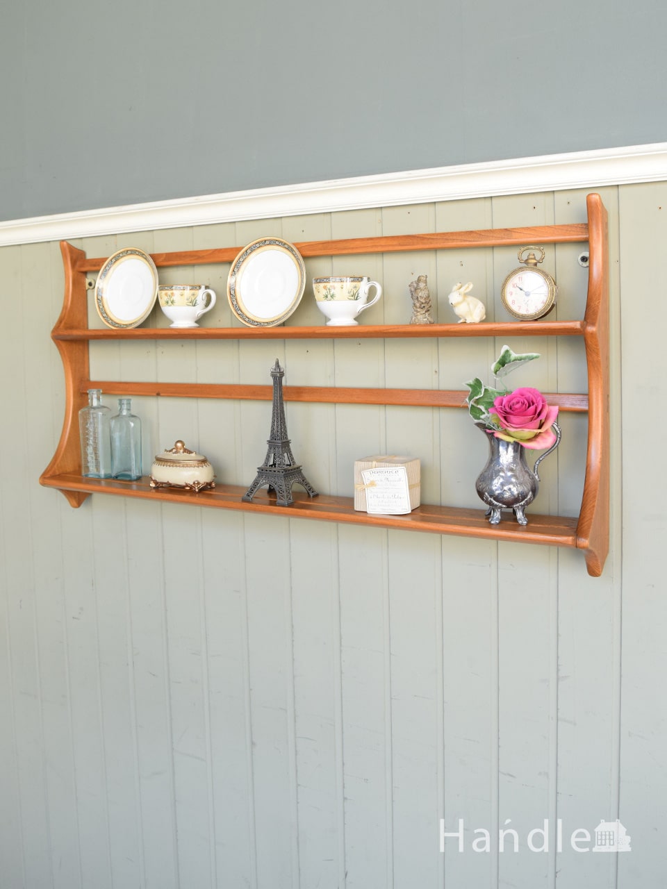 アーコール社のヴィンテージウォールシェルフ、壁付けのおしゃれな