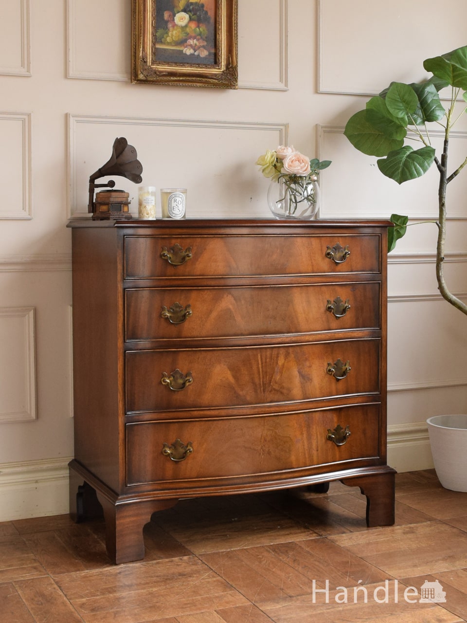 英国から届いた美しいアンティークのチェスト、マホガニー材の4段