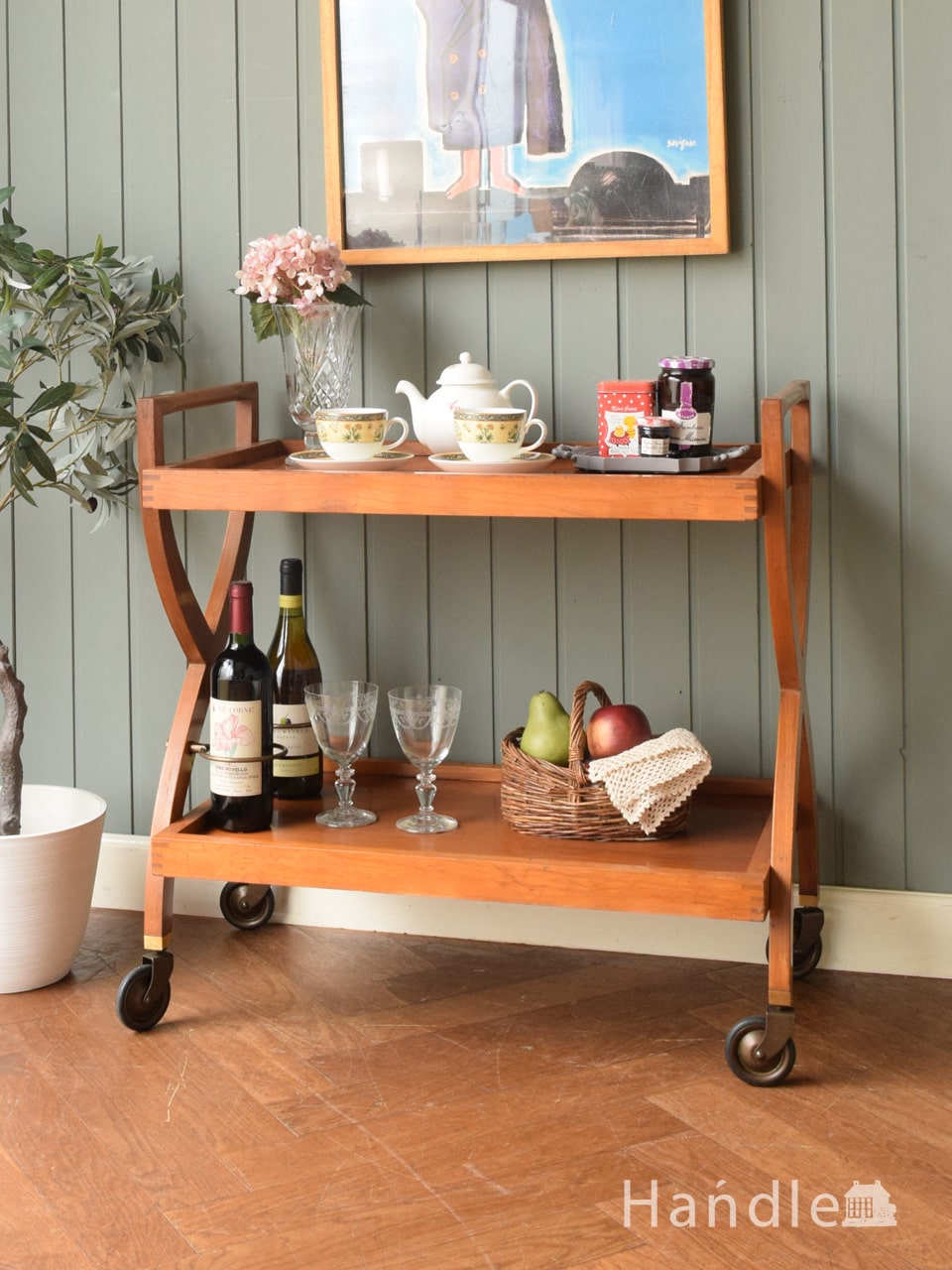 イギリスから届いたおしゃれなビンテージ家具、北欧スタイルのカッコ