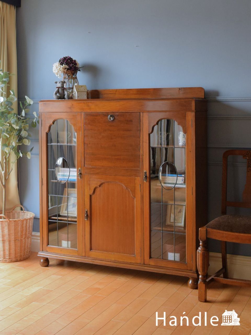 英国アンティークの書斎机、ビューローとガラスキャビネットが付いた