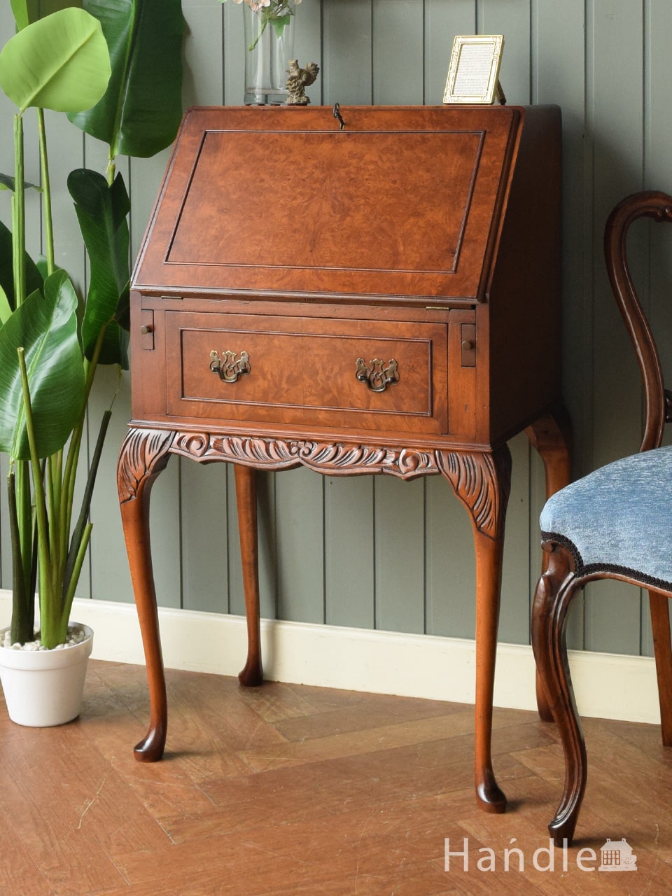 杢目が美しいアンティークのレディデスク、ウォールナット材の