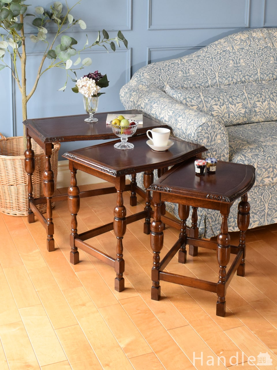 英国アンティークの美しいサイドテーブル、バルボスレッグのめずらしい