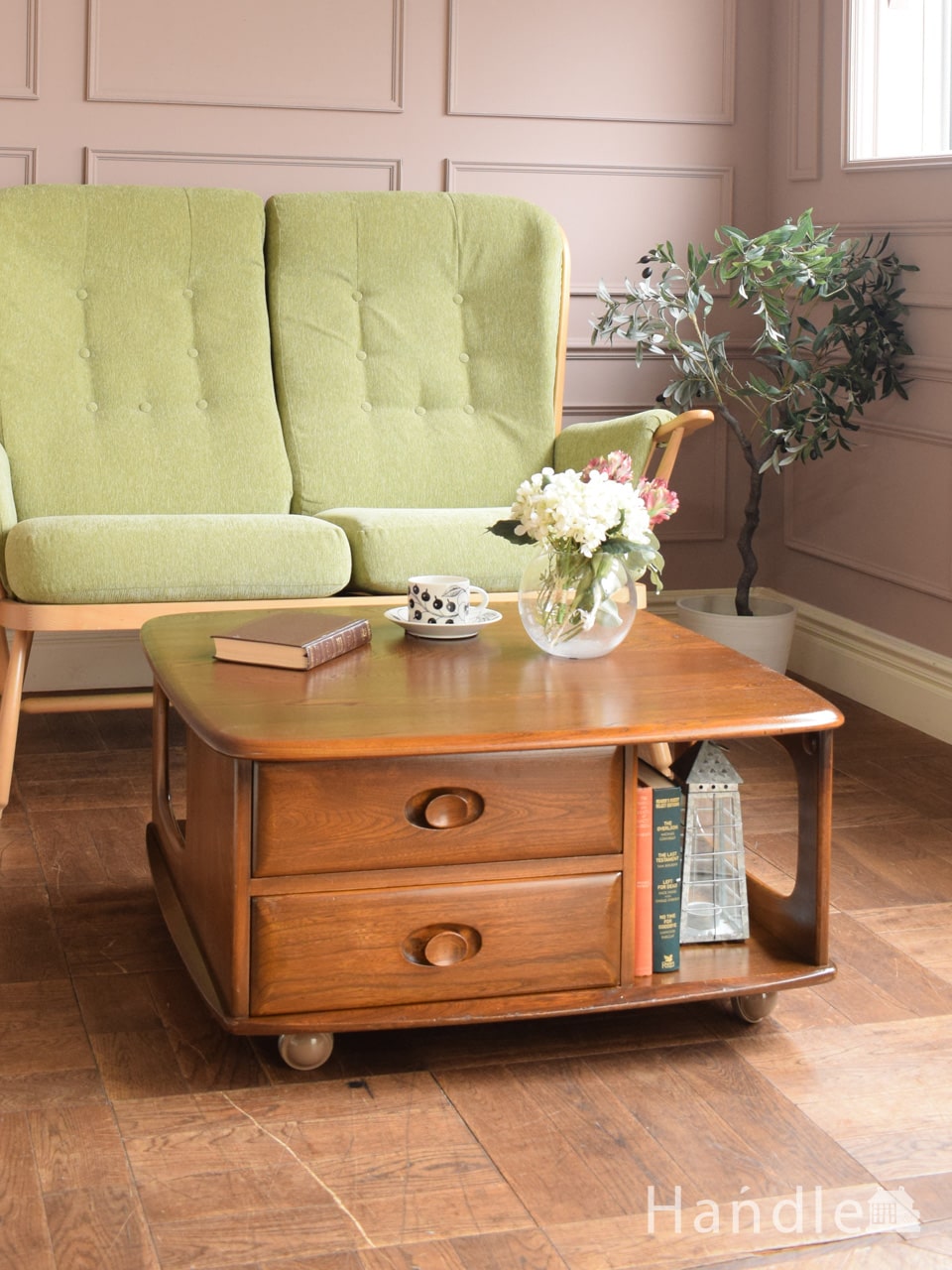 イギリスから届いたビンテージテーブル、機能的なアーコールのコーヒー