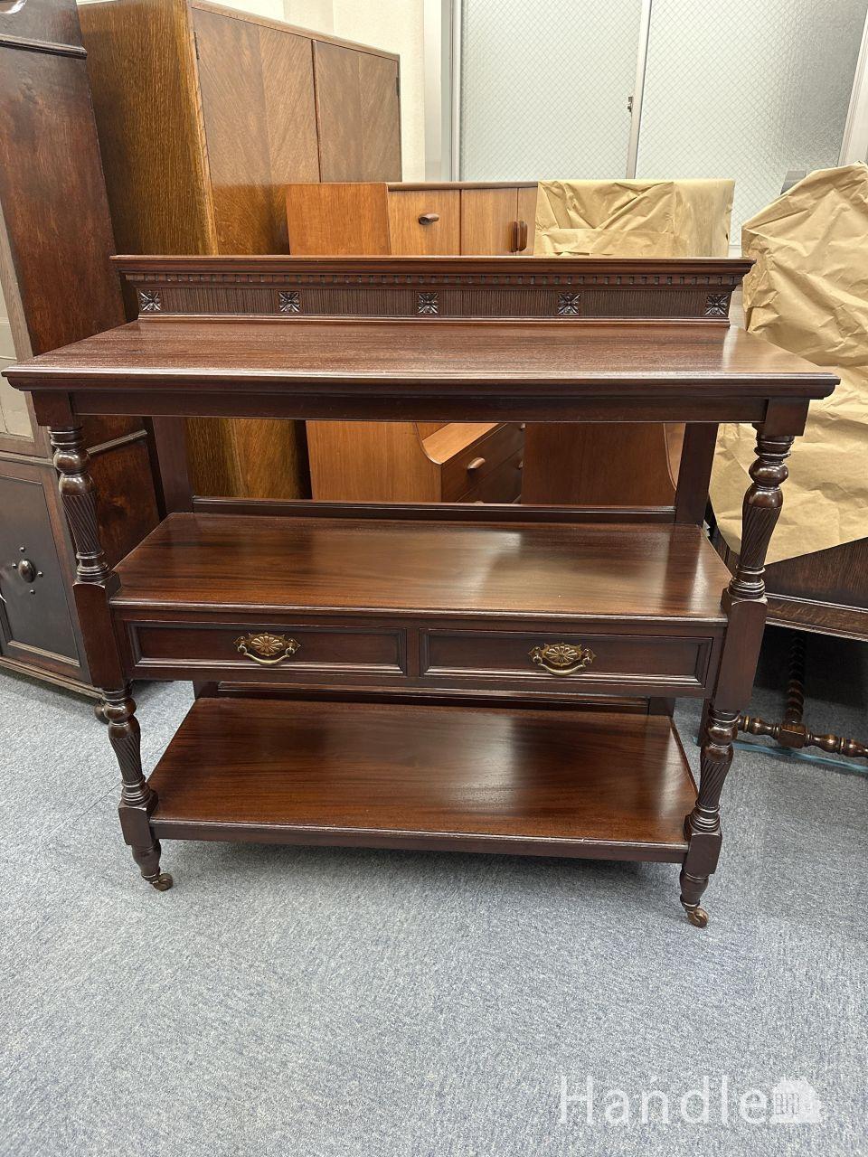 英国輸入のアンティーク家具、彫刻がかっこいいオープン棚のブック