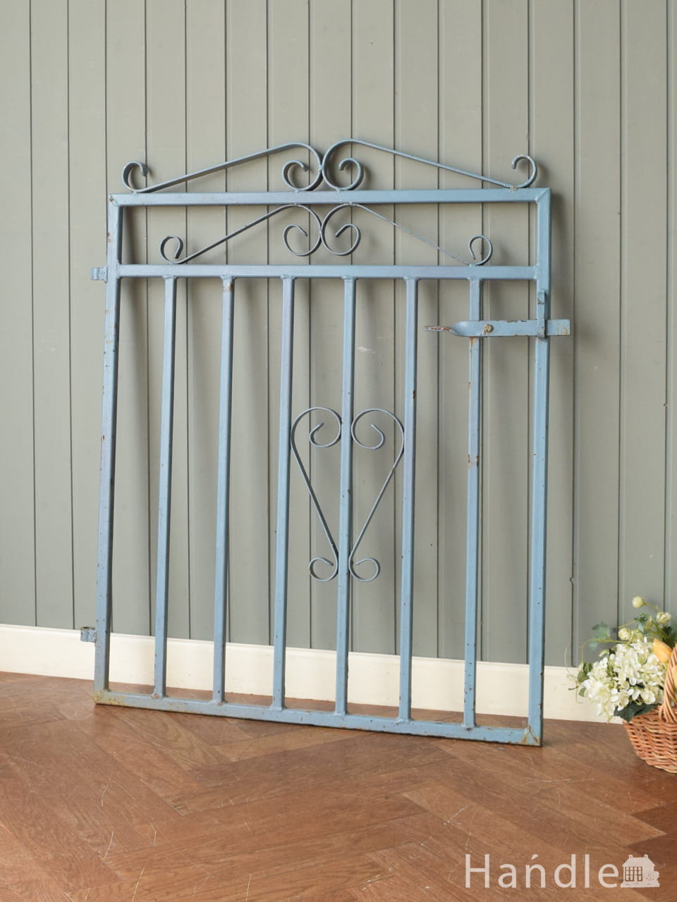 とっても可愛いフランスアンティーク、アイアンのベビーベッド