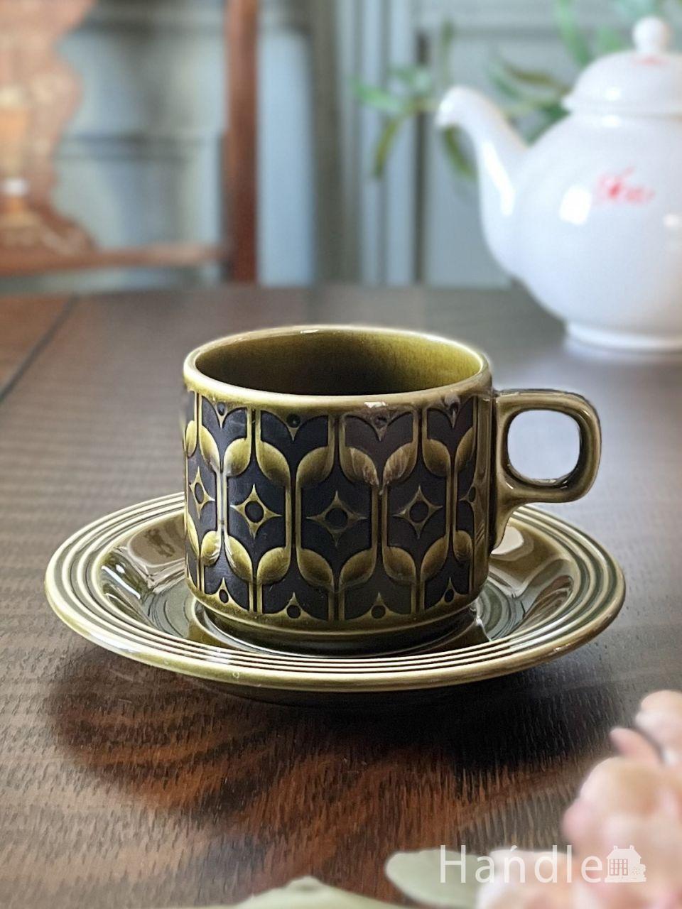 イギリスのアンティーク食器、ピンクのバラがエレガントなロイヤル