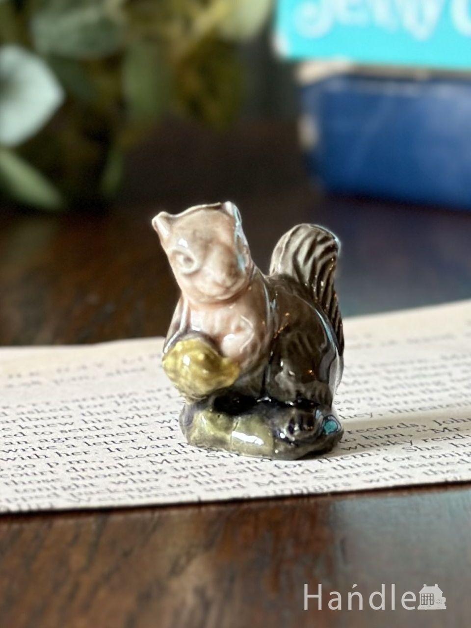 英国アンティークガラスの美しいスワン、プレスドグラス の白鳥の