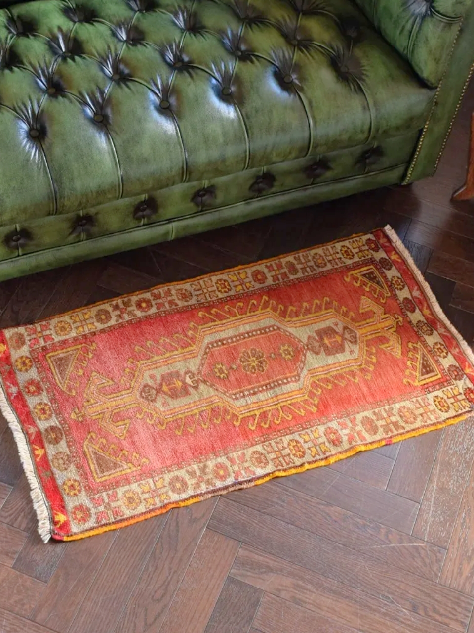 ビンテージのペルシャ絨毯、美しい草花が描かれたビジャーのオールド