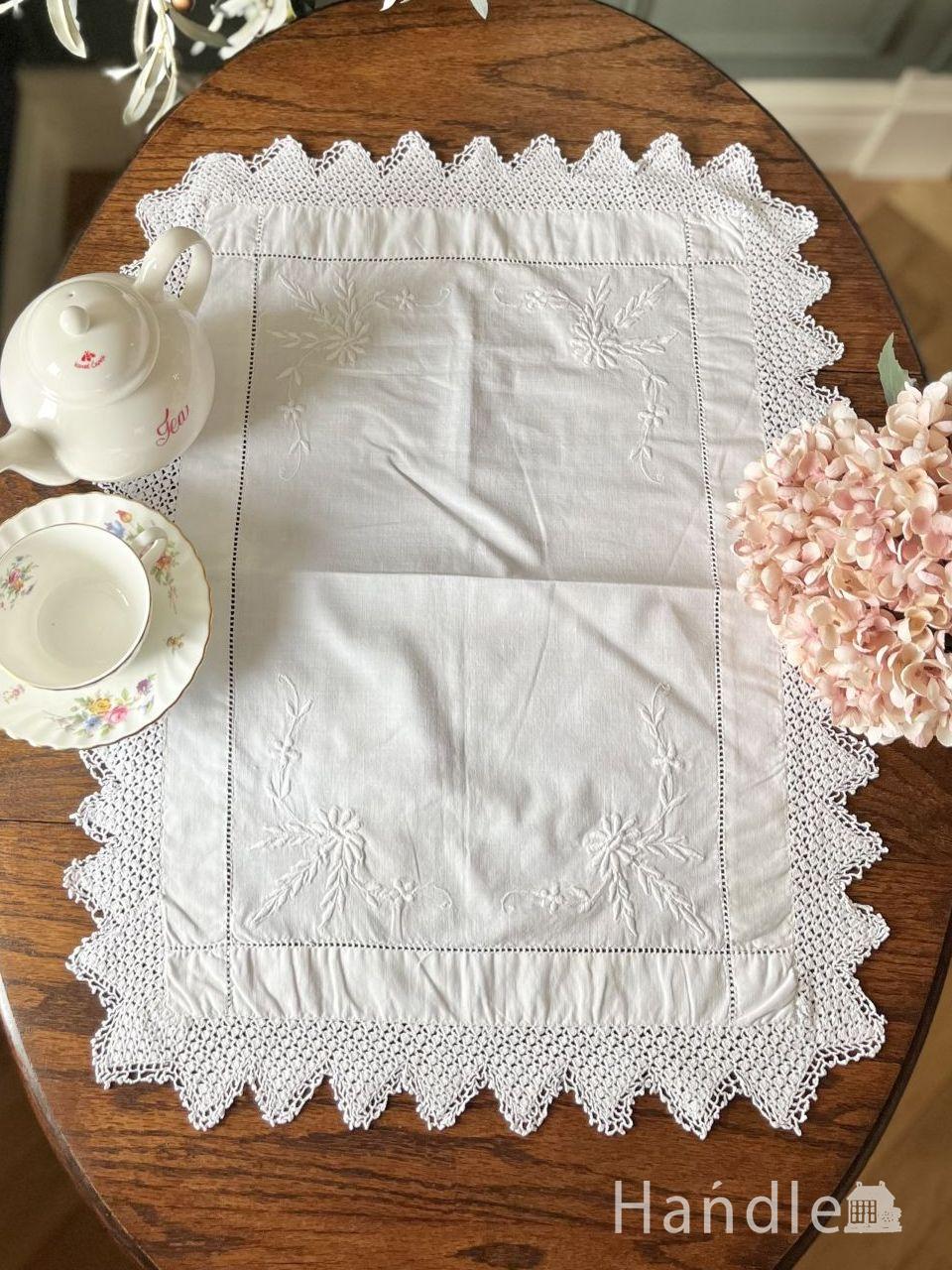 パリの骨董屋さんで購入の繊細なレ―スのハンカチ、アンティーク