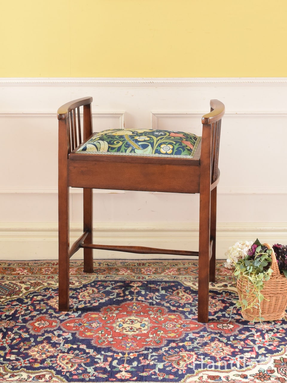 イギリスのアンティークチェア、エレガントな脚のフットスツール