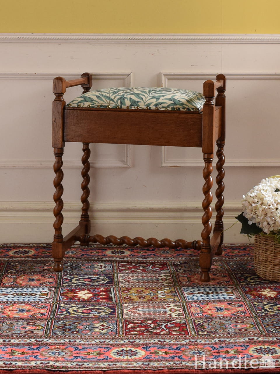 英国のアンティークチェア、猫脚が優雅な高級感溢れるフットベンチ