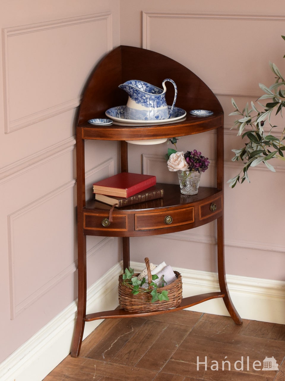 フランスで見つけたアンティーク家具、ツートーンペイントのオープン