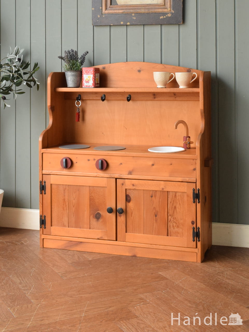 大人っぽい英国スタイルのアンティーク風家具、オールドチャームの彫が