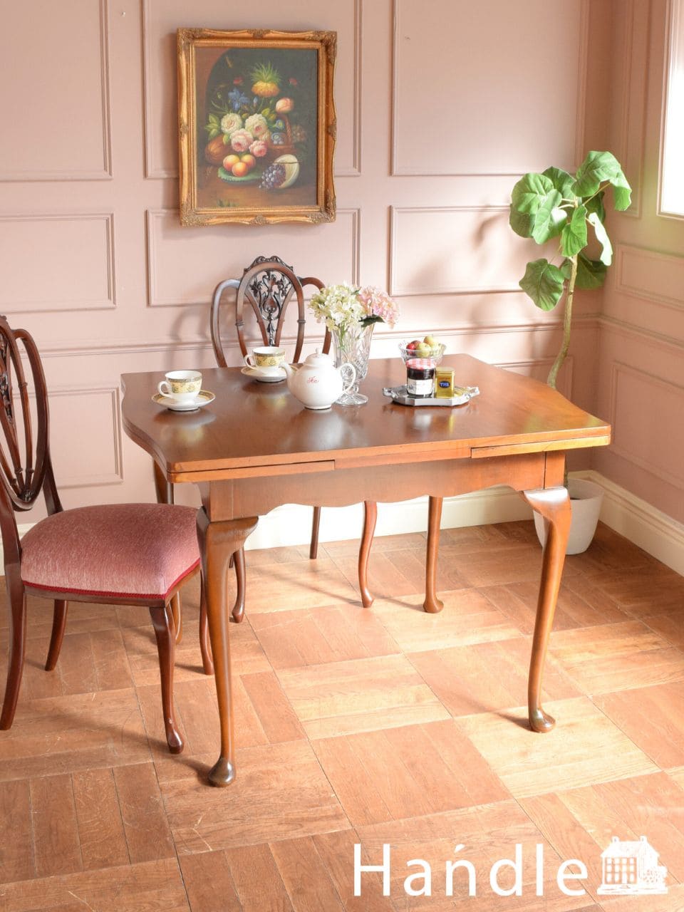 重厚感あるツイスト足がおしゃれなアンティークの伸長式テーブル、英国