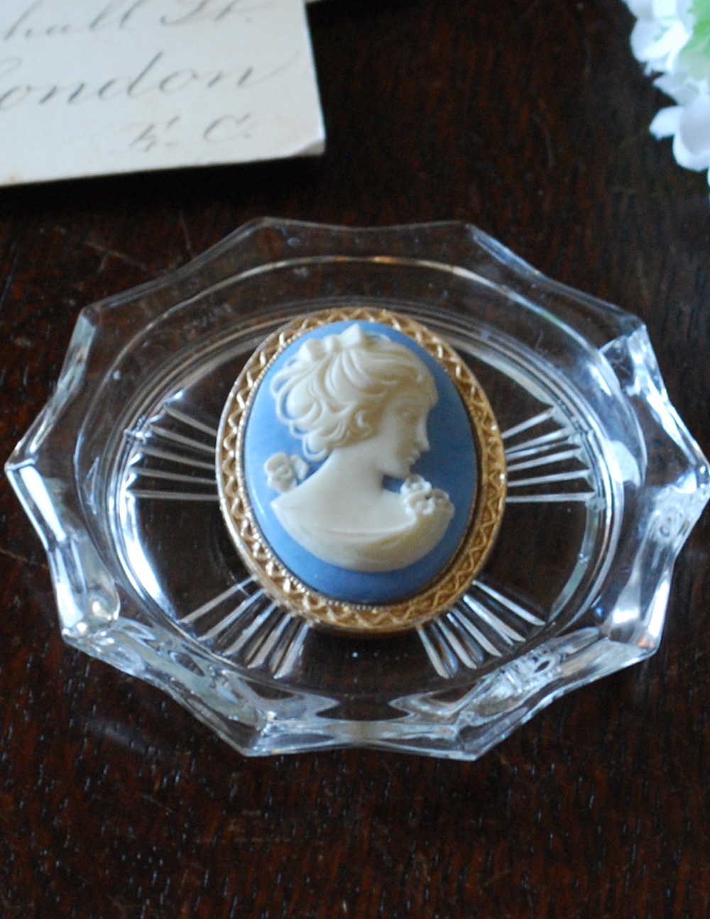 イギリスアンティークカメオ ブルーのブローチ(h-285-z)｜アンティーク雑貨