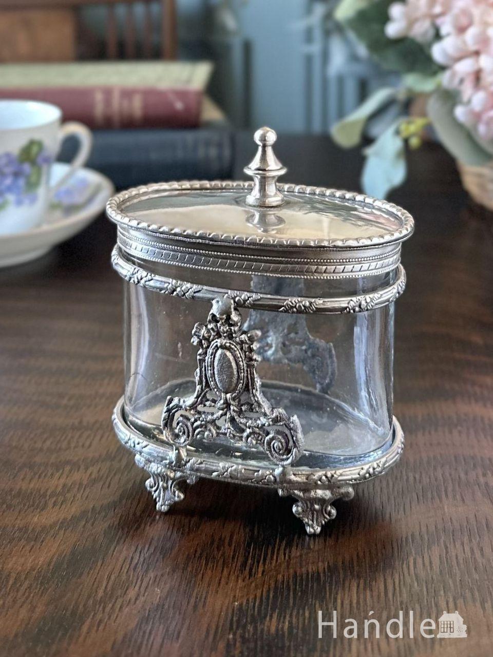 オーバル型のガラスのおしゃれな小物入れ、アンティーク調のフタ付き