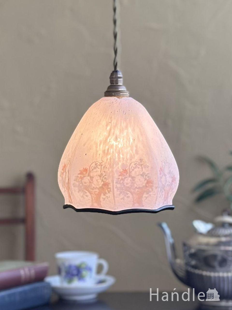 英国アンティークガラスのペンダントライト、フラワーバスケットが描か