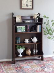 英国スタイルのアンティーク家具、オープン棚のブックシェルフ（本棚