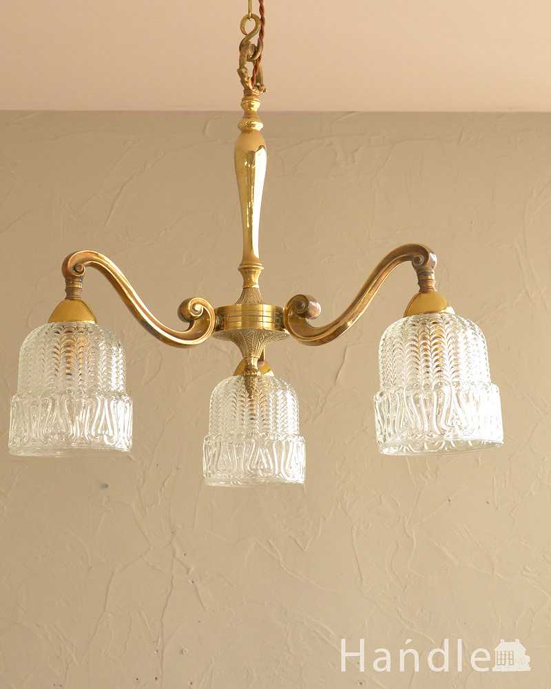 イギリスで見つけた真鍮×ガラスシェードのアンティークシャンデリア(3