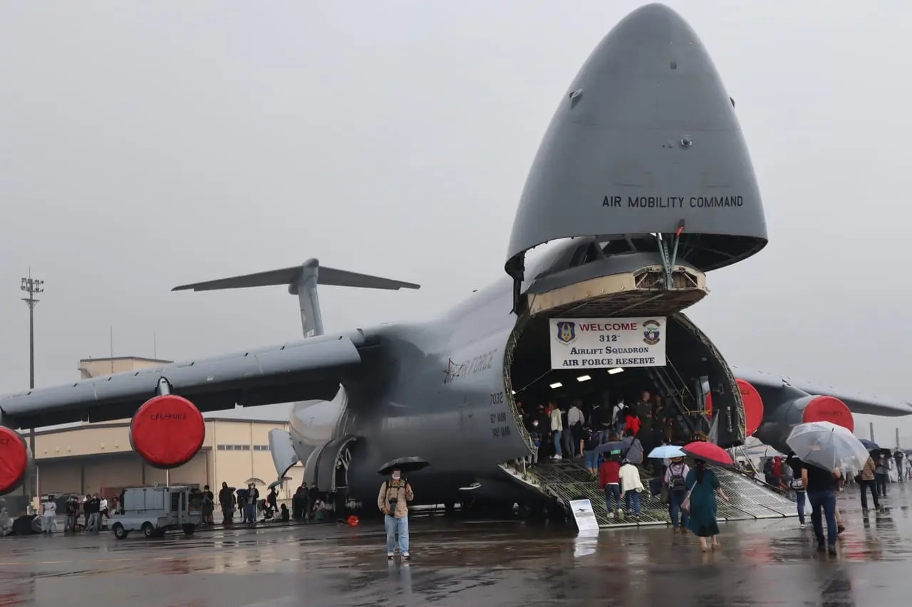 八王子市周辺】【追記：展示航空機種】米空軍横田基地で飛行機好きには