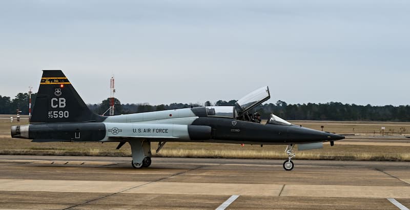 T-38タロン：アグレッサーにも使われる双発の超音速ジェット練習機