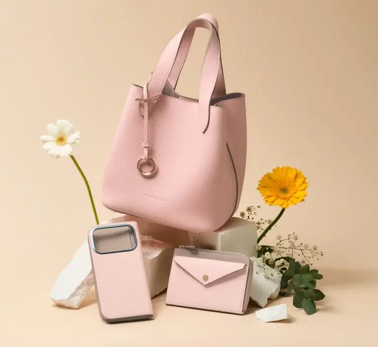 ボナベンチュラのピンクのバッグ・財布・iPhoneケースは30代40代でも