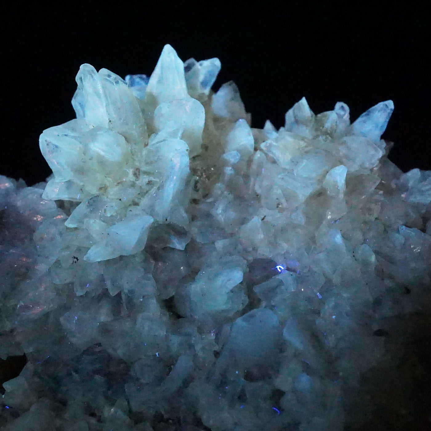 蛍光》中国 貴州省産 カルサイト – 天然石ハッピーギフト