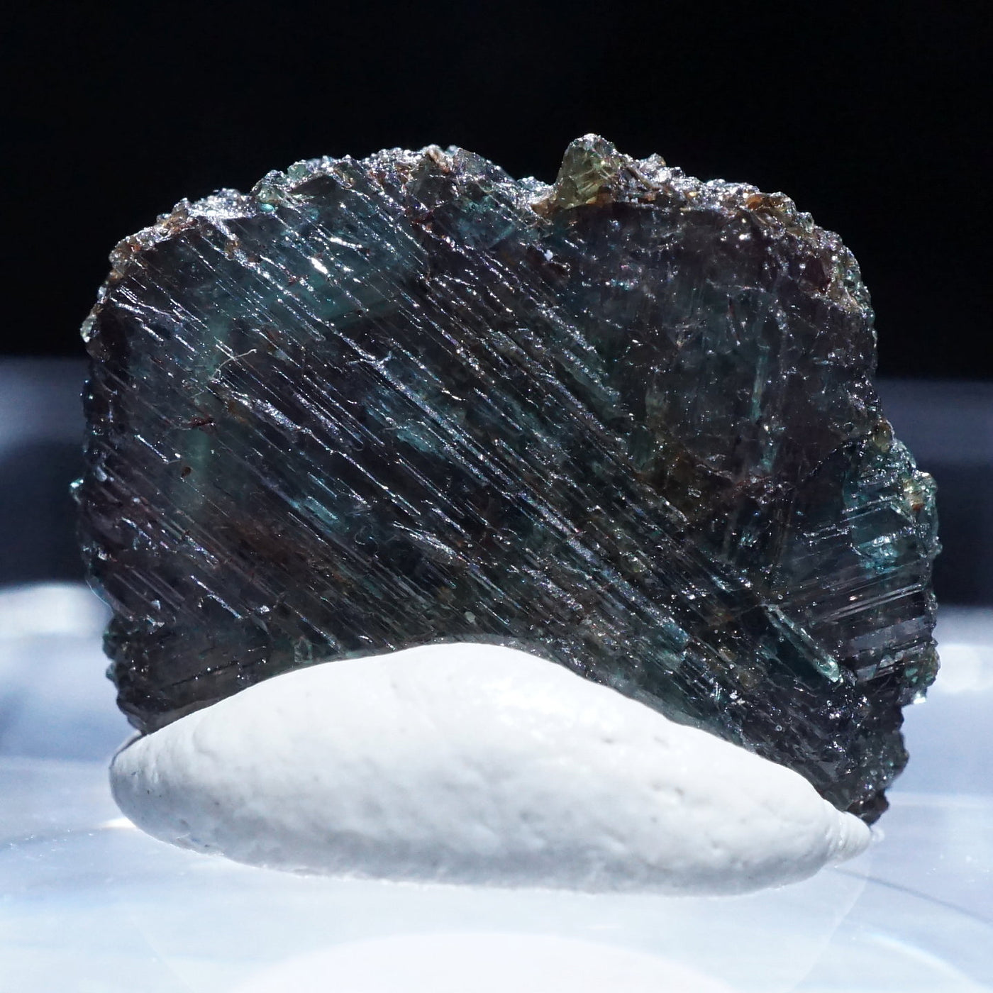 蛍光》ジンバブエ産 アレキサンドライト – 天然石ハッピーギフト