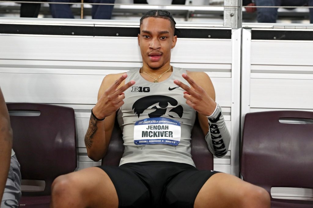 Iowa freshman Jenoah McKiver breaks school record in 400 meters at