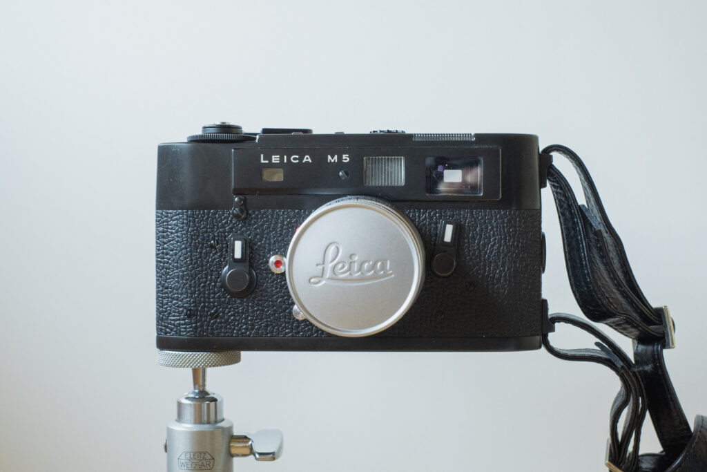 実用派の隠れ名機】選ばれる理由がある「ライカ M5」レビュー｜M型