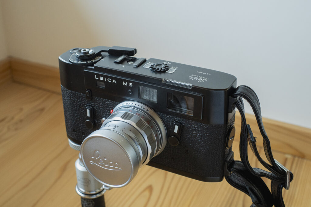 実用派の隠れ名機】選ばれる理由がある「ライカ M5」レビュー｜M型
