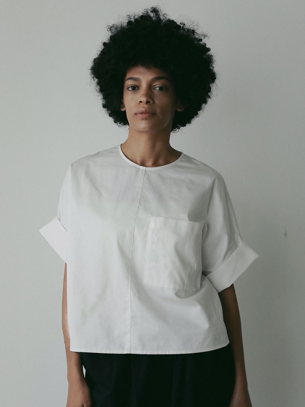 ターンアップカフスブラウス | Blouse | HER. Online Store