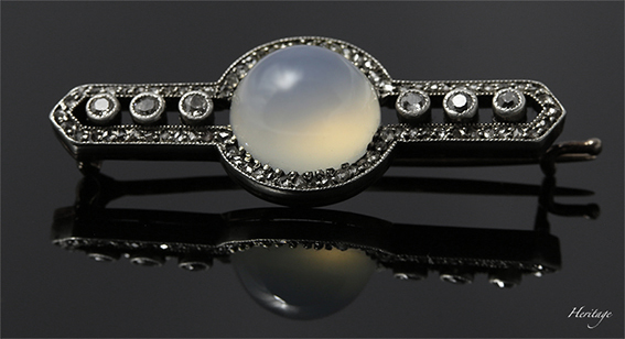 満月のようなロシアン・ムーンストーンのブローチ | アンティーク