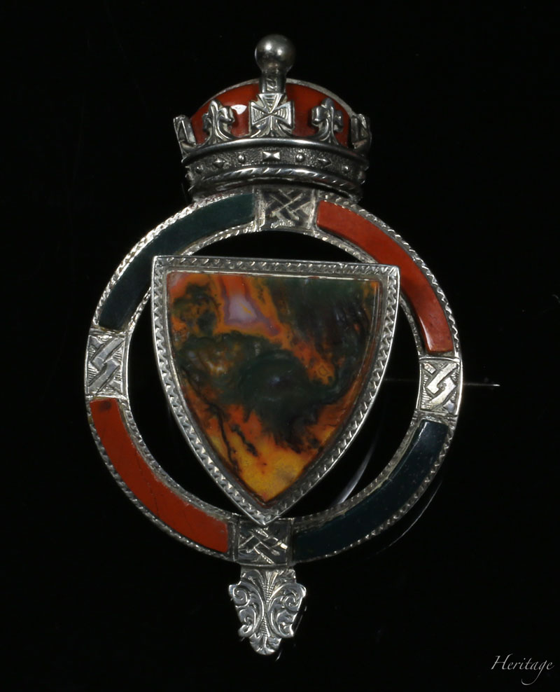 英国王室の紋章デザインのスコティッシュアゲートのブローチ