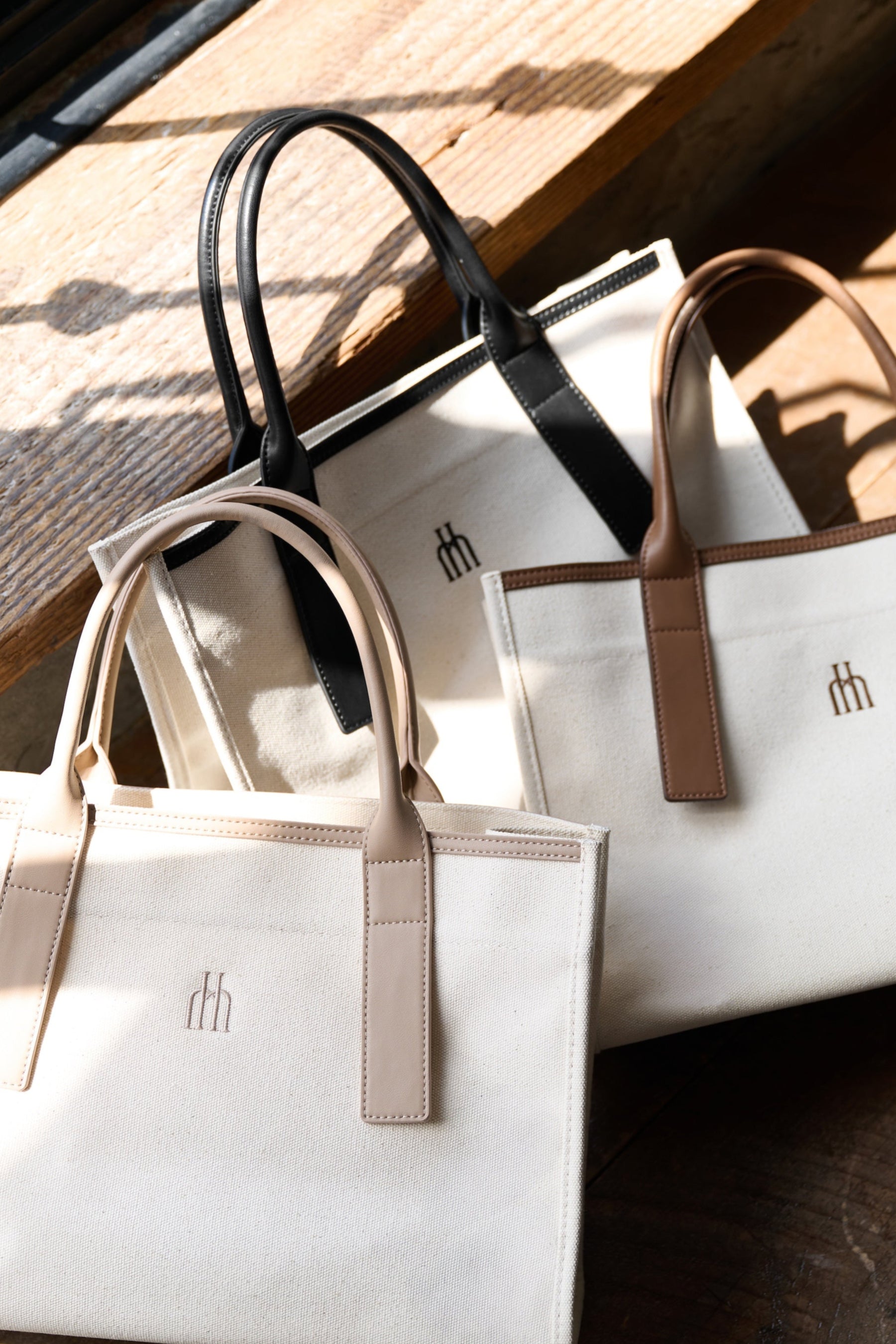 新色】Trois Logo Basic Tote Bag