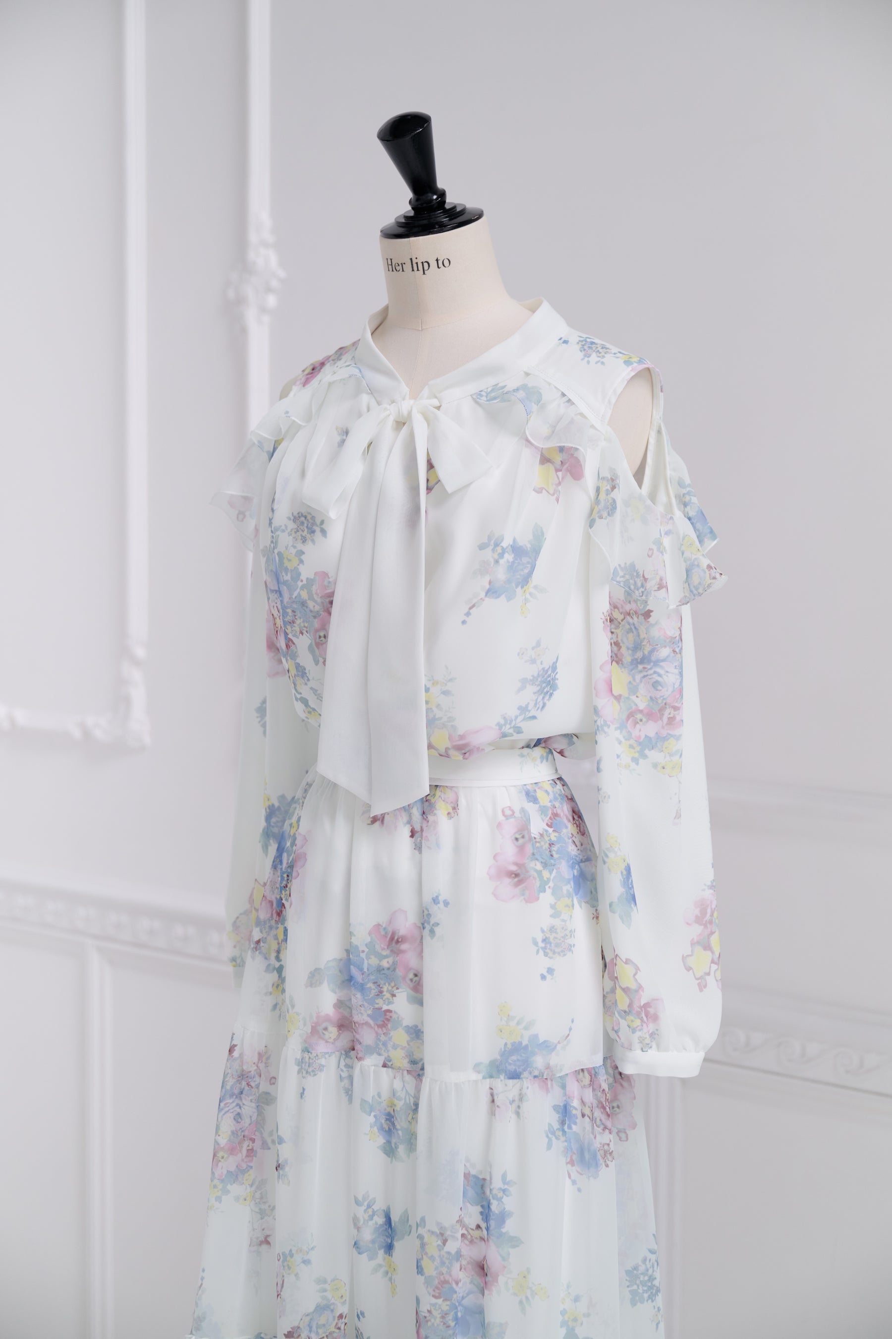 Ships in late February] [New color] Isaline Bow-Tie Floral Blouse
