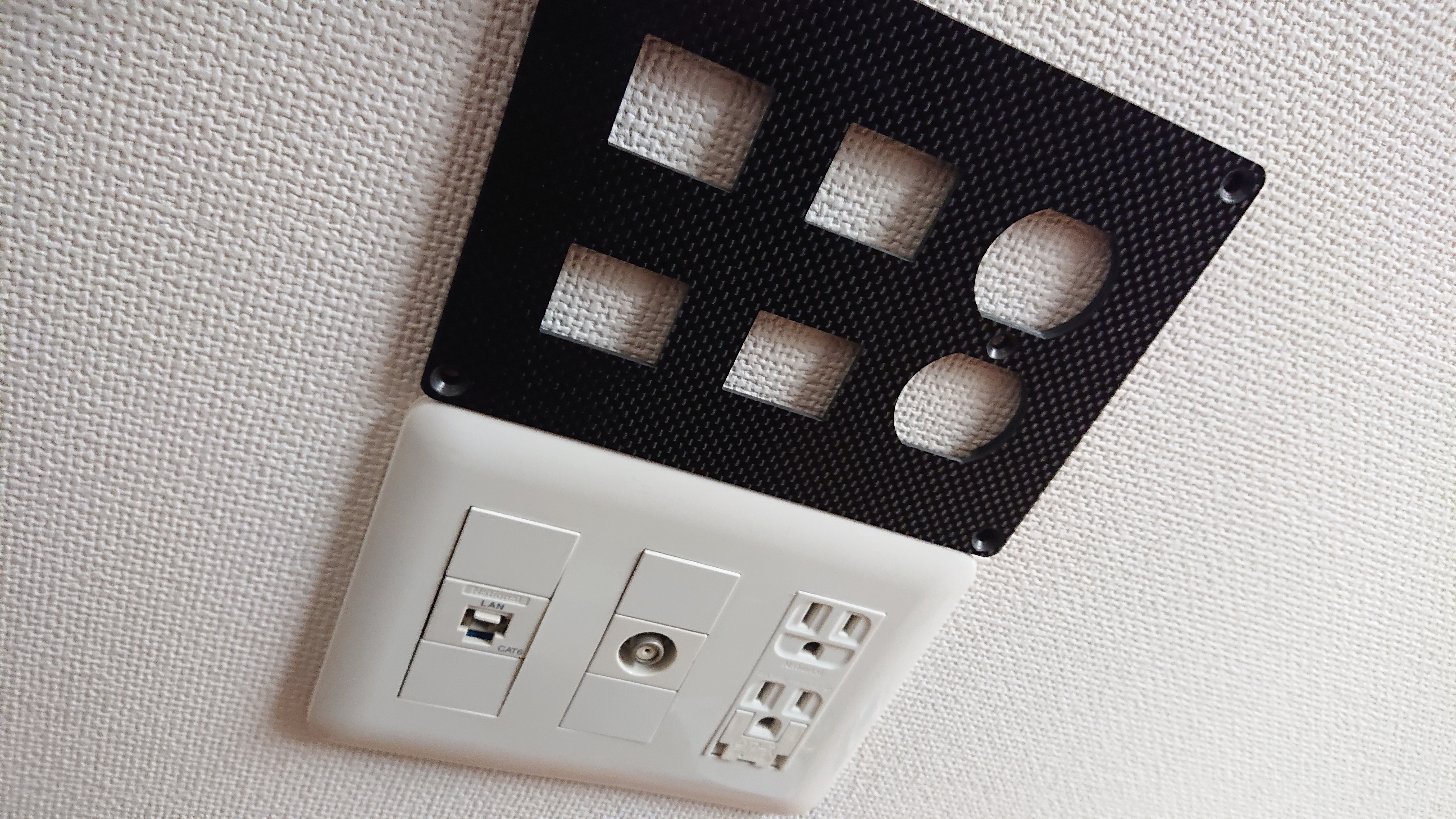 Eau Rouge 3連のコンセントベース&プレート SG-3BPの到着 | Bells of