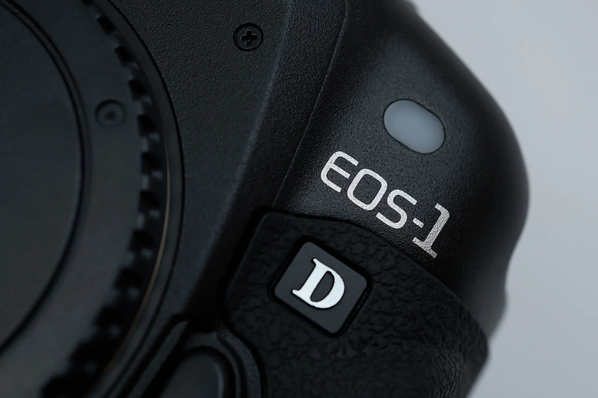 Canon EOS-1D 初代 CCDモデル、まさかの新品!? | 下手のライカ好き