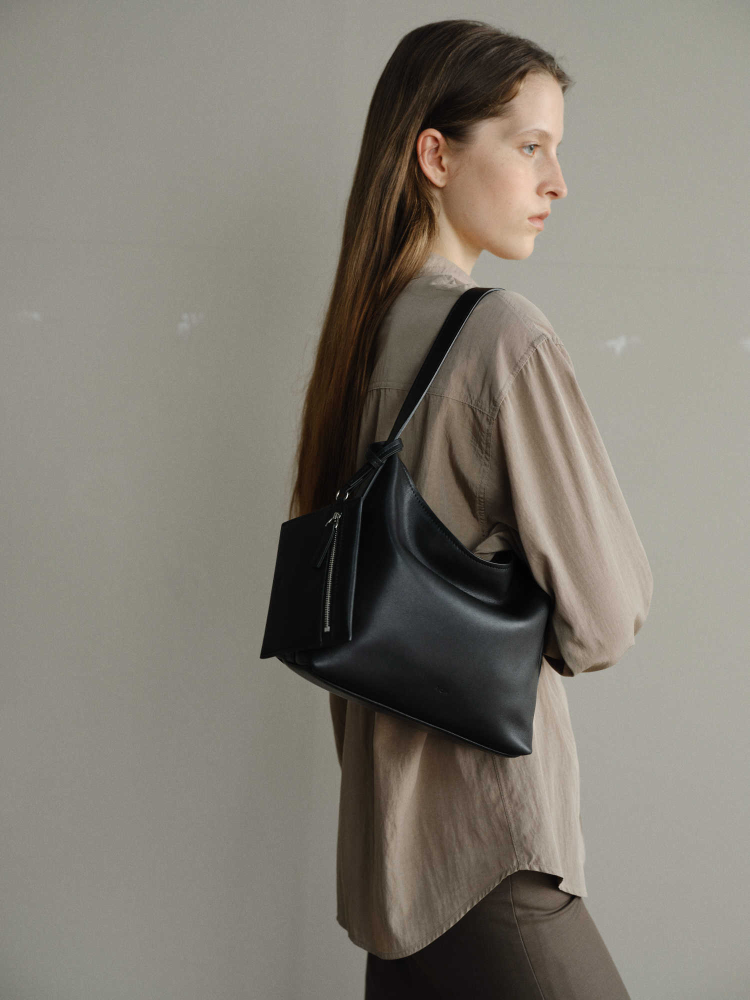 ROH SEOUL STORE - Mini pulpy hobo bag Black - ROH SEOUL