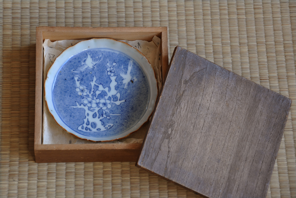 古染付吹墨梅鴬文皿: 一二三美術店