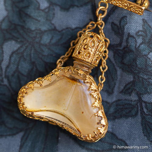 プチポワン薔薇の花刺繍の香水瓶アンティーク・ブローチ