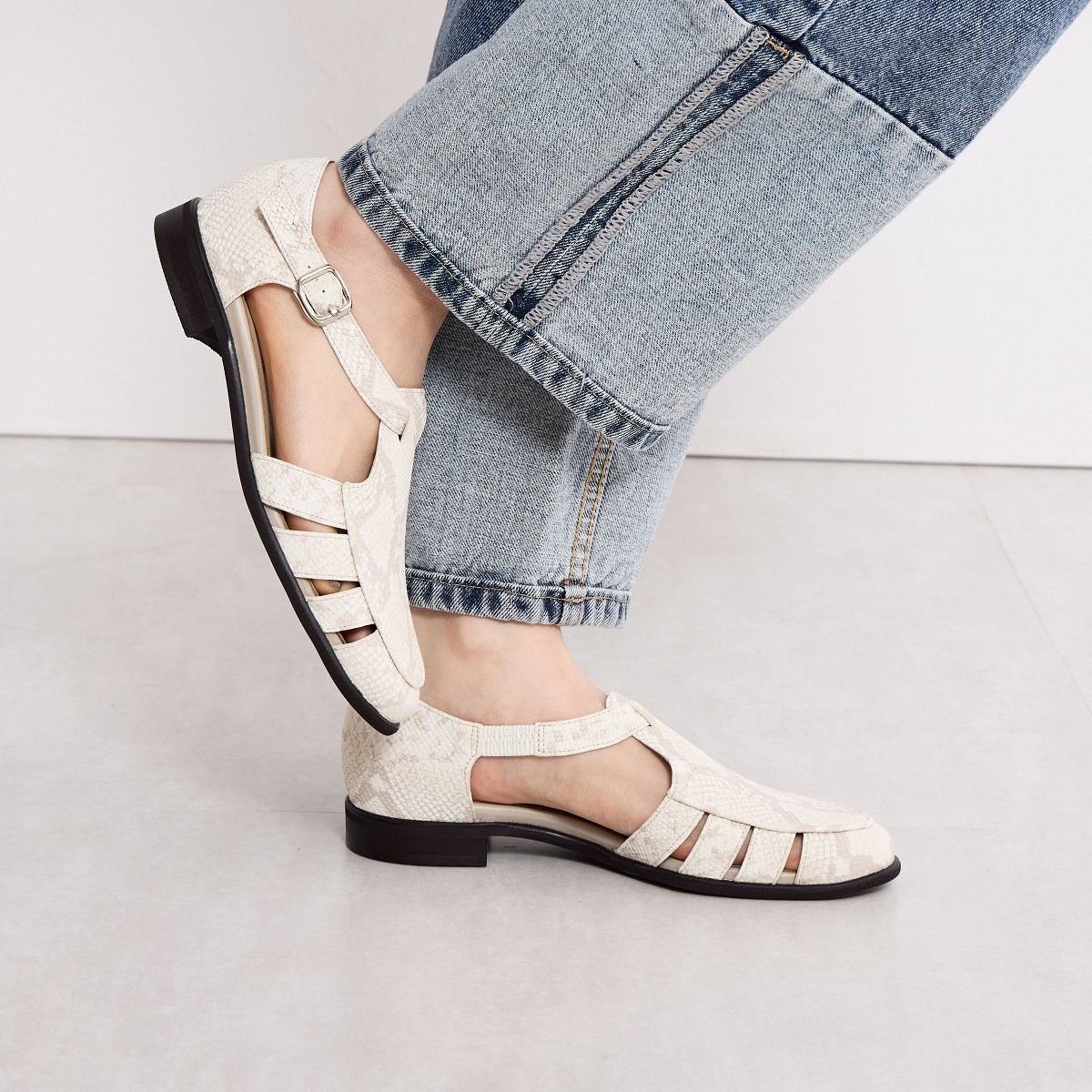 SALE】Tストラップグルカシューズ/651502