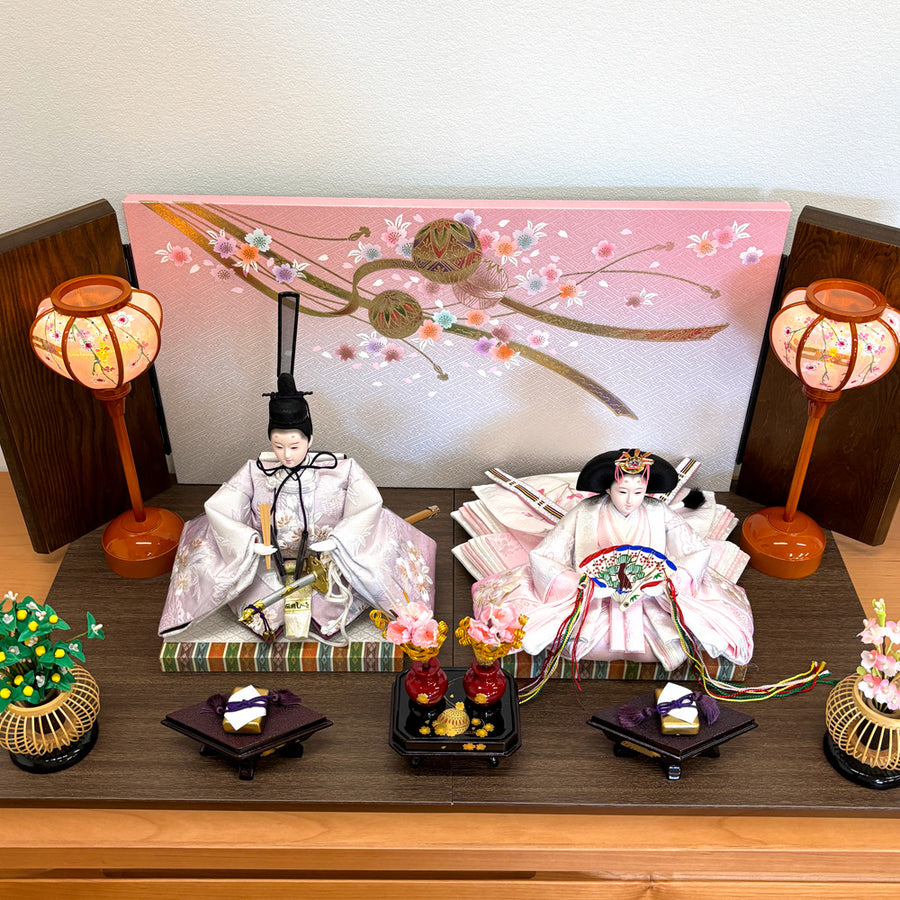 純白ピュア 白とピンクでトーンを合わせた雛人形 平飾り【美邦(みくに