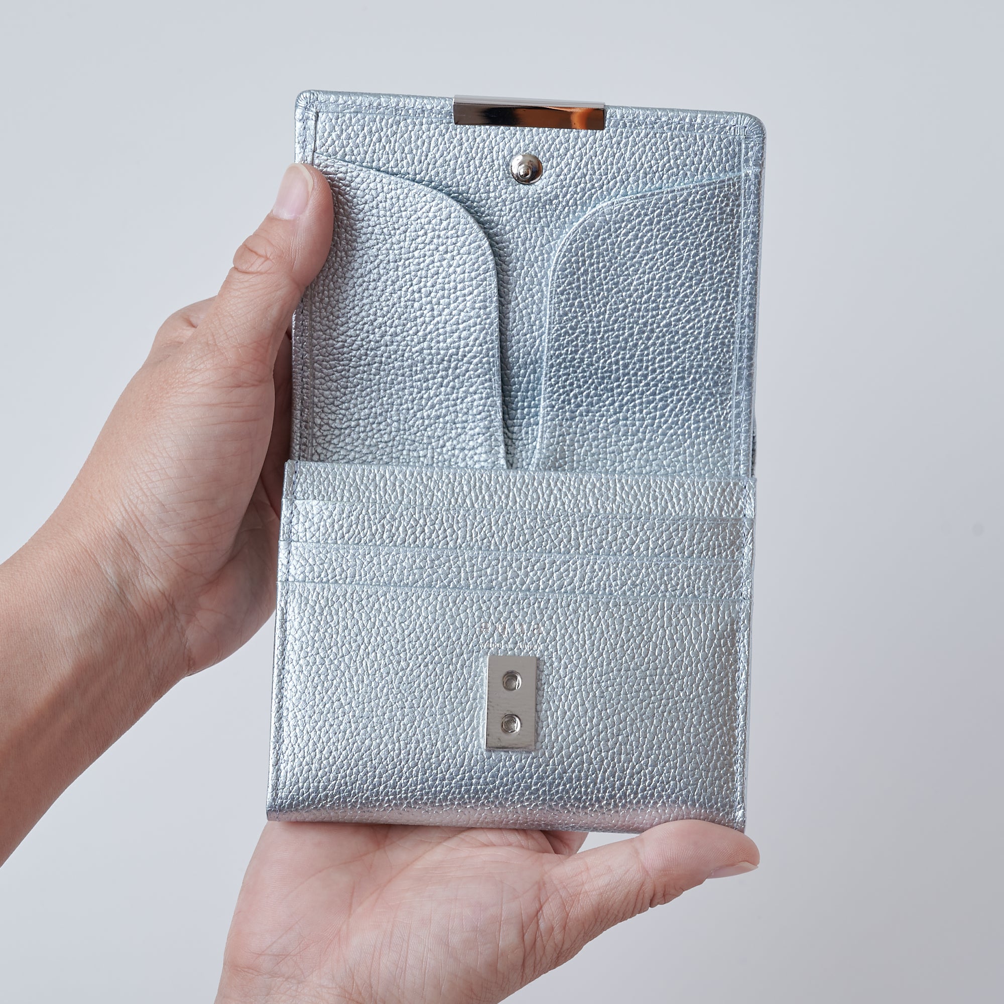 Left-Handed Wallet – Ice Blue Leather, Yamato Tokyo | HIDARI