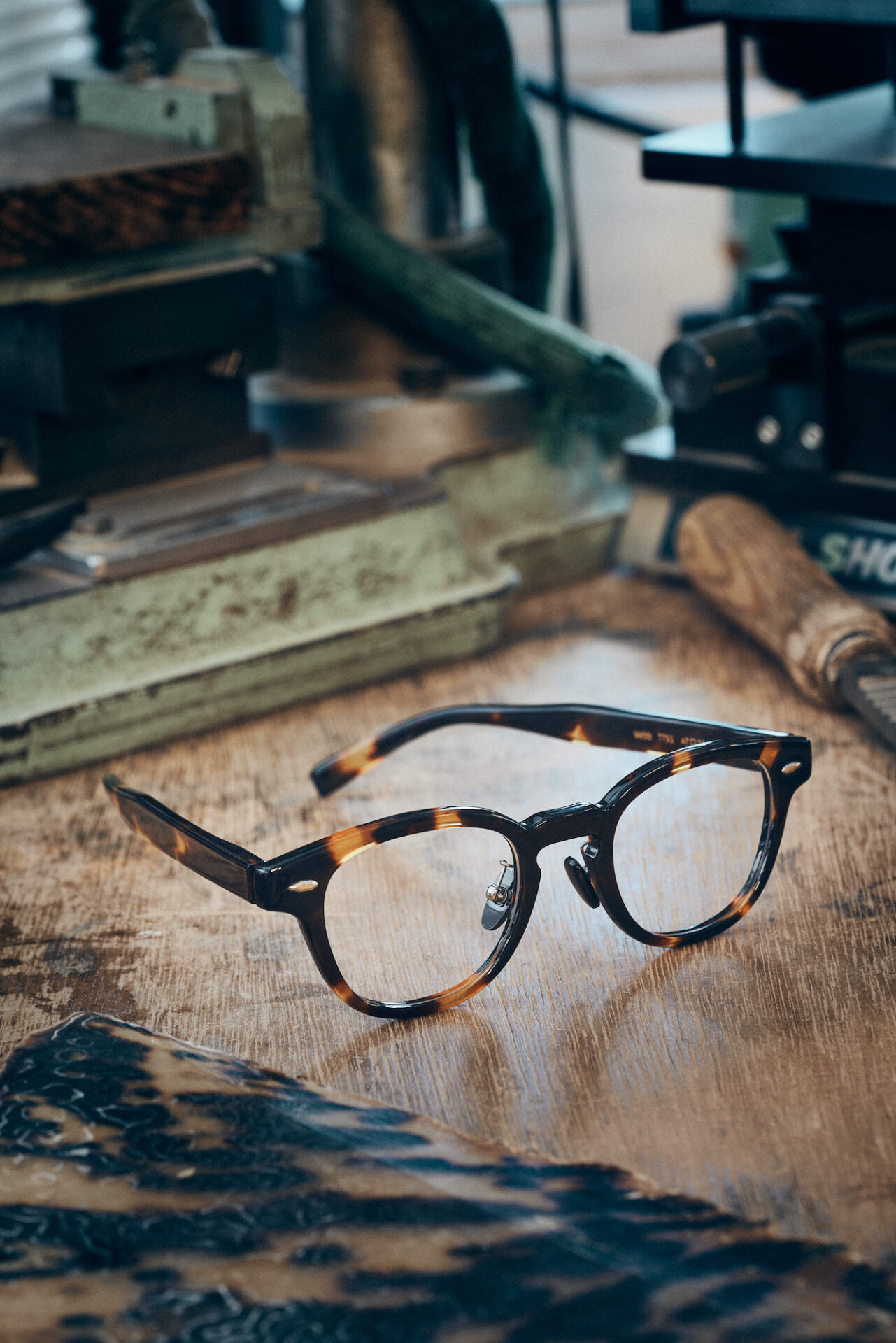 EYEVAN特注のべっ甲眼鏡が登場 | HIGHSNOBIETY.JP（ハイスノバイエティ）