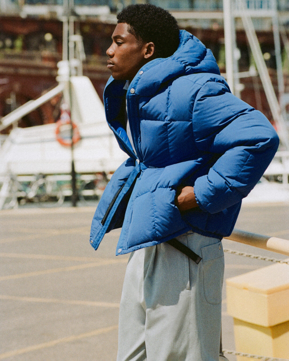 STONE ISLAND、2025年春夏コレクションから極薄のラムレザージャケット