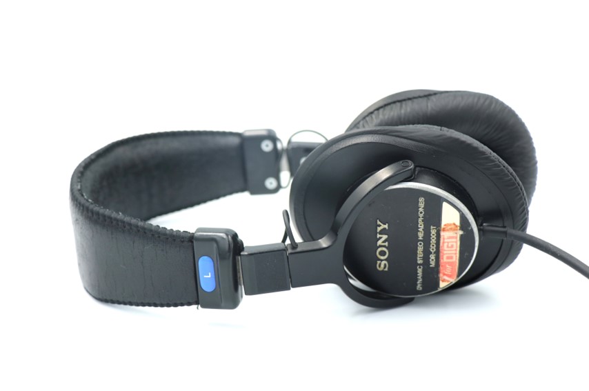 SONY MDR-CD900STをレビュー。業界標準機の超定番モニターヘッドホン